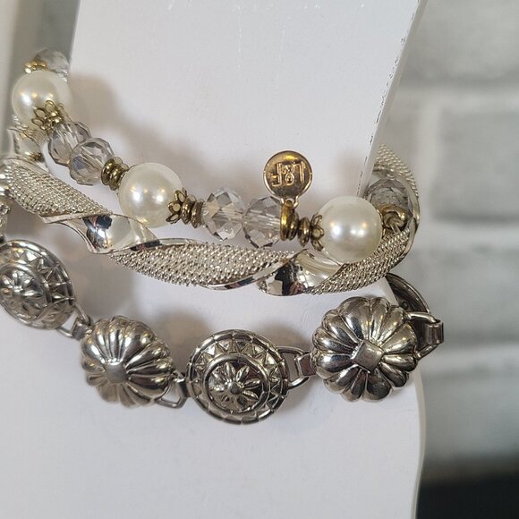 Vintage to Modern Lot Jewelry Silver Tone Blue Necklaces Bracelets Avon L&F etc - Picture 6 of 12